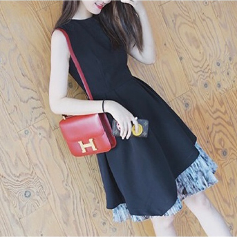 BEAUTIFUL BLACK DEESS WITH FLORA LACE BOTTOM